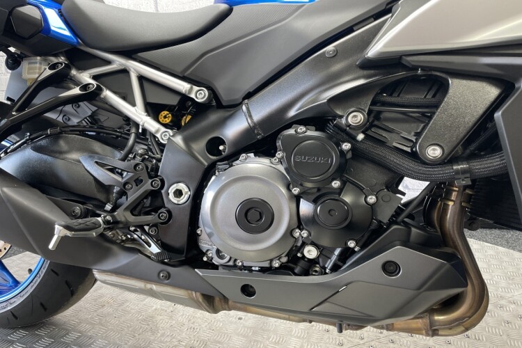 SUZUKI GSX-S1000GX +