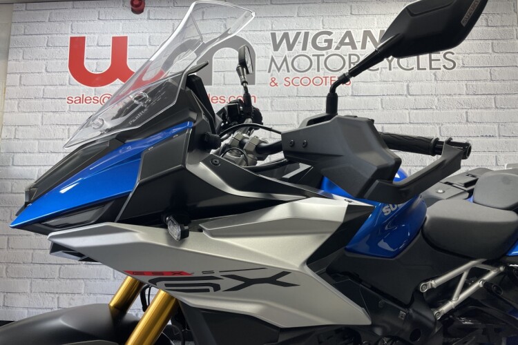SUZUKI GSX-S1000GX +