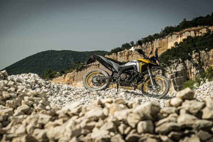2026 VOGE R 300, Yellow - photo 17