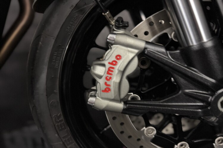 TRIUMPH SPEED TWIN 1200