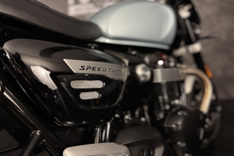 TRIUMPH SPEED TWIN 1200