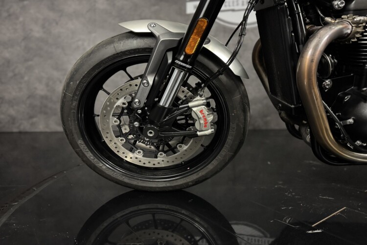 TRIUMPH SPEED TWIN 1200