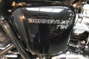 TRIUMPH BONNEVILLE 865