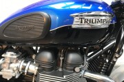 TRIUMPH BONNEVILLE 865
