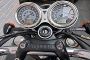 TRIUMPH BONNEVILLE T100