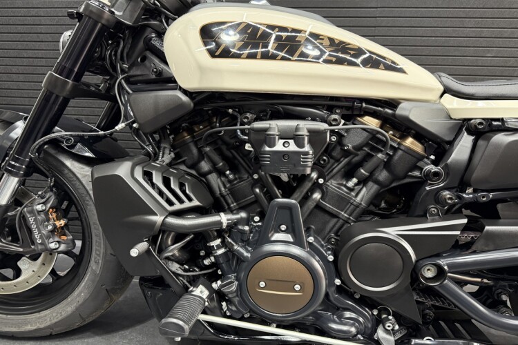 HARLEY-DAVIDSON SPORTSTER