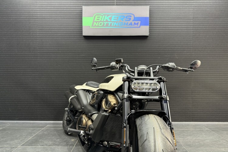 HARLEY-DAVIDSON SPORTSTER