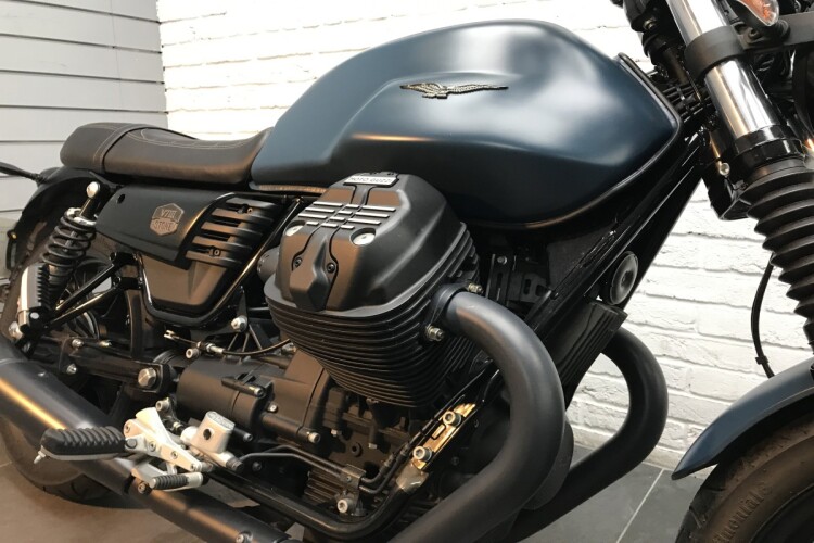 MOTO GUZZI V7