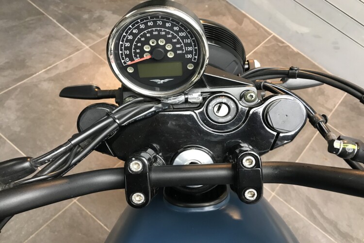MOTO GUZZI V7