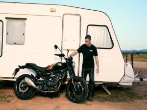 2026 ROYAL ENFIELD GUERRILLA 450, Playa Black