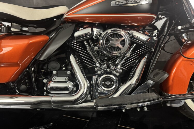 HARLEY-DAVIDSON TOURING