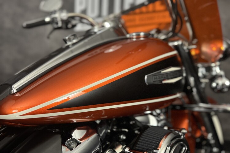 HARLEY-DAVIDSON TOURING