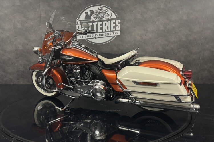 HARLEY-DAVIDSON TOURING