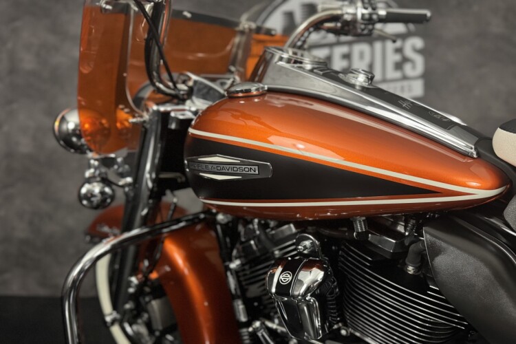 HARLEY-DAVIDSON TOURING