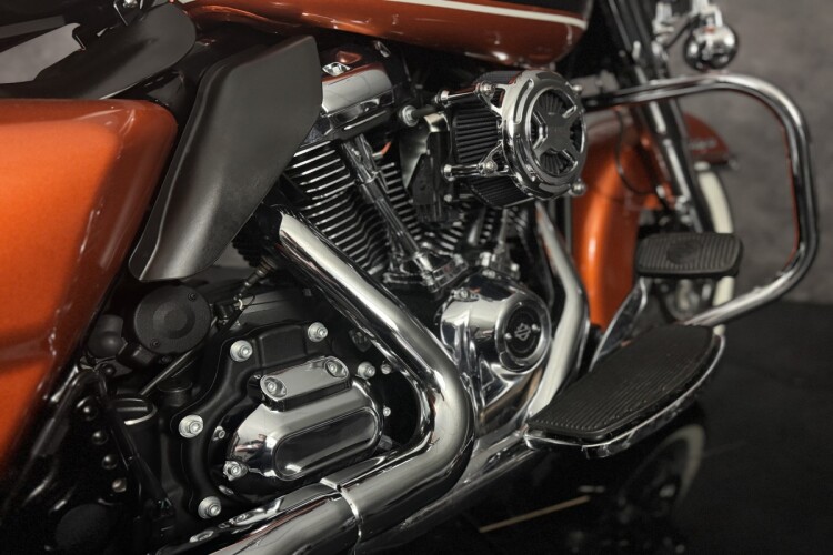 HARLEY-DAVIDSON TOURING