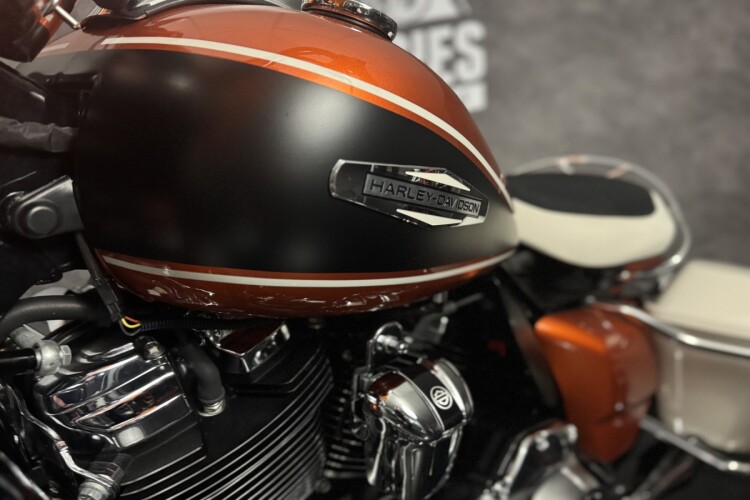 HARLEY-DAVIDSON TOURING