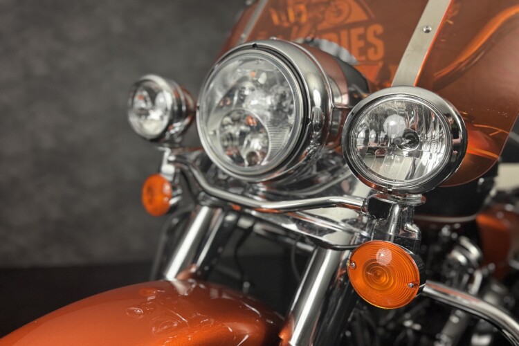 HARLEY-DAVIDSON TOURING