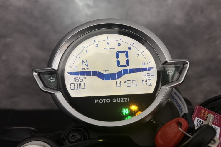MOTO GUZZI V7