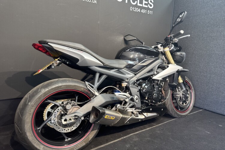 TRIUMPH STREET TRIPLE 675 for sale