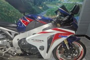 HONDA CBR1000RR FIREBLADE
