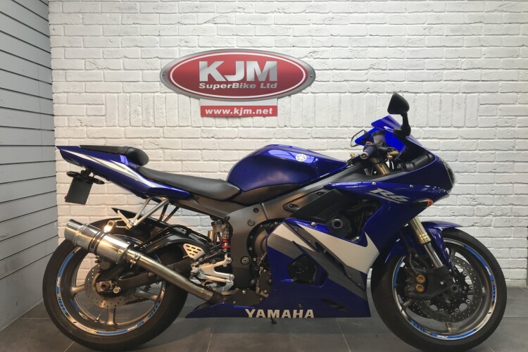 YAMAHA R6