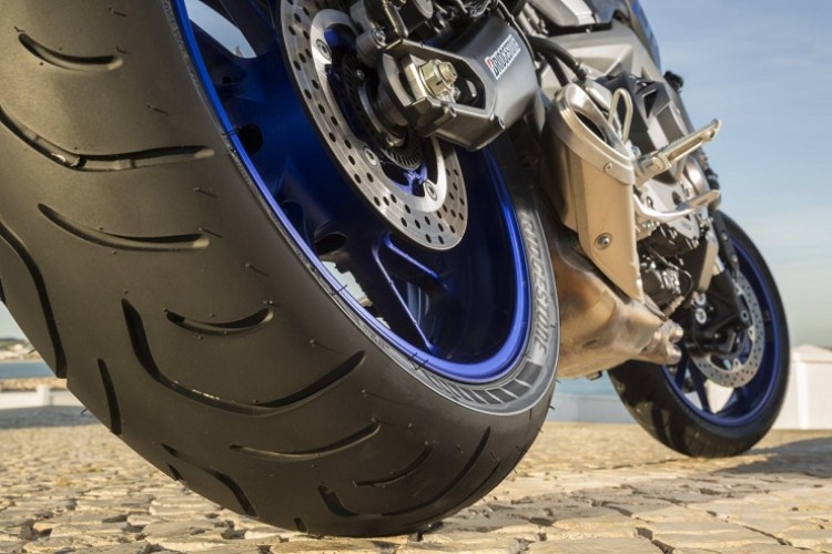 Types of tires for motorcycles and scooters