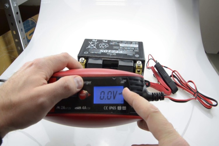How to safely charge a motorcycle battery?